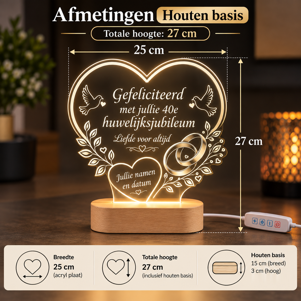 Maße der LED-Lampe zum Hochzeitsjubiläum: 25 cm breit und 27 cm hoch einschließlich Holzsockel. Der Sockel ist 15 cm breit und 3 cm hoch.