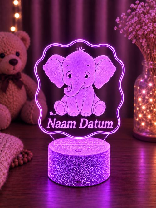 Gepersonaliseerde LED olifantenlamp met naam en datum in paars op Cracked Ice voet
